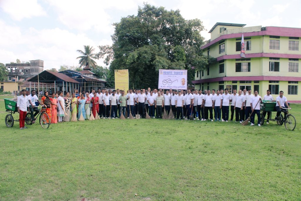NesHqr's tweet photo. Cleanliness drive and activities carried out by #CRPF troopers of North East Sector @crpfindia at various locations in Assam and Meghalaya as a part of Clean India Mission for a cleaner and healthier #India.
#swachhbharatmission2023  @CRPF136BN @RangeOpsCrpfLA @northeast_zone https://t.co/VyKov20C3s
