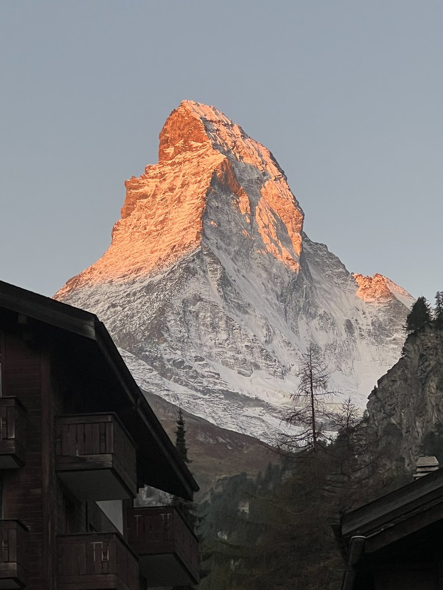 wapple15's tweet photo. @Rosanna_B88 A real #Happiness in revisiting an absolute favourite place this week. #Zermatt 🇨🇭#SnapAndTell https://t.co/A1oCGcNDGm