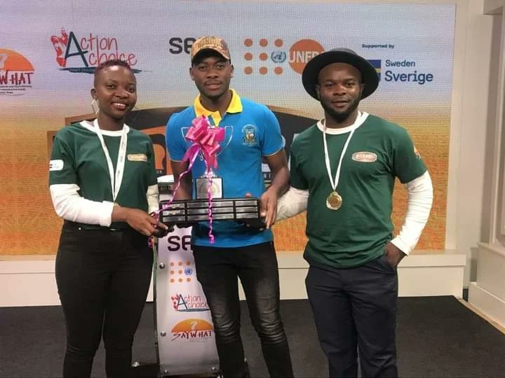 SAYWHATOrg's tweet photo. The mysterious hat was worn by this guy throughout the whole #SASIDebate in 2020. It was also a defining victory for @MidlandsState after defeating the @UniversityOfZim As this weeks episode streams on Mindset Network channel 319, who are these guys & whats the name of this hat? https://t.co/voT9iTSOhH