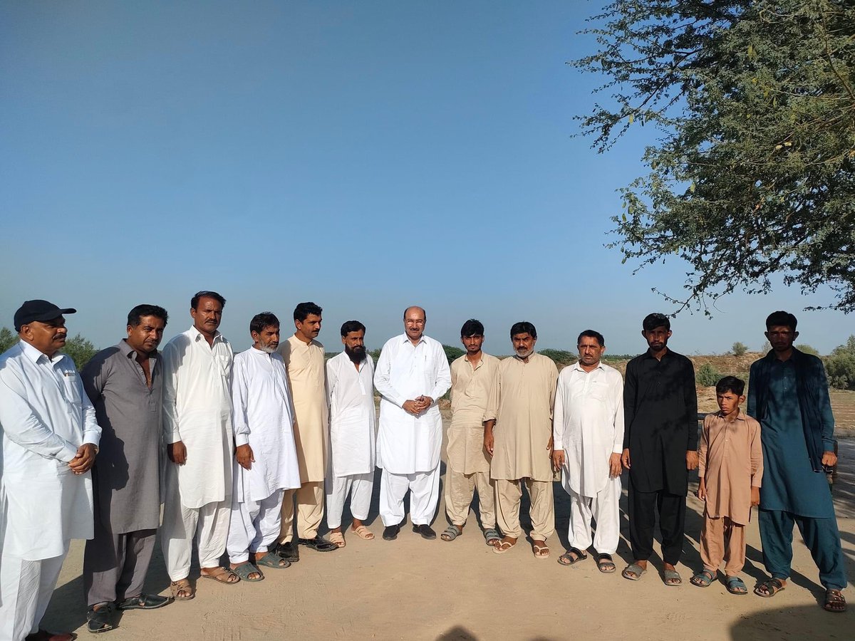 ShakirAwanPMLN's tweet photo. سابق ایم این اے ملک شاکر بشیر اعوان کی حلقہ کے مختلف علاقوں میں دوستوں سے ملاقاتیں 21اکتوبر میاں محمد نواز شریف کی آمد کے سلسلہ میں بھرپور استقبال کی تیاریاں، خوشاب کی عوام میاں محمد نواز شریف کا بھرپور استقبال کرے گی۔
@MaryamNSharif @Marriyum_A https://t.co/sqmLhPHI7H