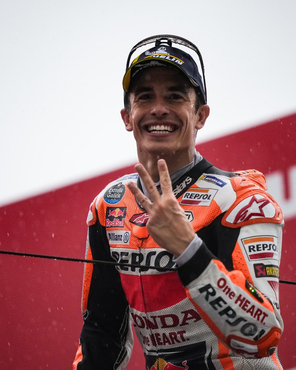 marcmarquez93's tweet photo. PODIO!!! P.3 🏁Carrera difícil por la lluvia, ¡pero primer podio del año! 💪🏼

PODIUM!!! P.3 ✌🏻🇯🇵Difficult race due to the rain but… first podium of the year!!!

#MM93 #MotoGP #JapaneseGP https://t.co/kec7z8u3ND