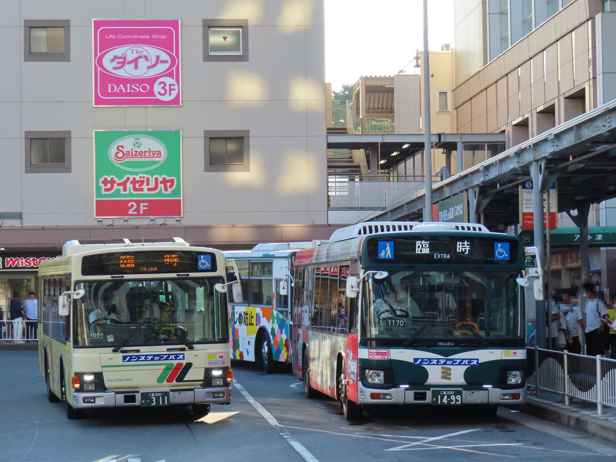 F7WMNekbQAEGIPS.jpg:large 