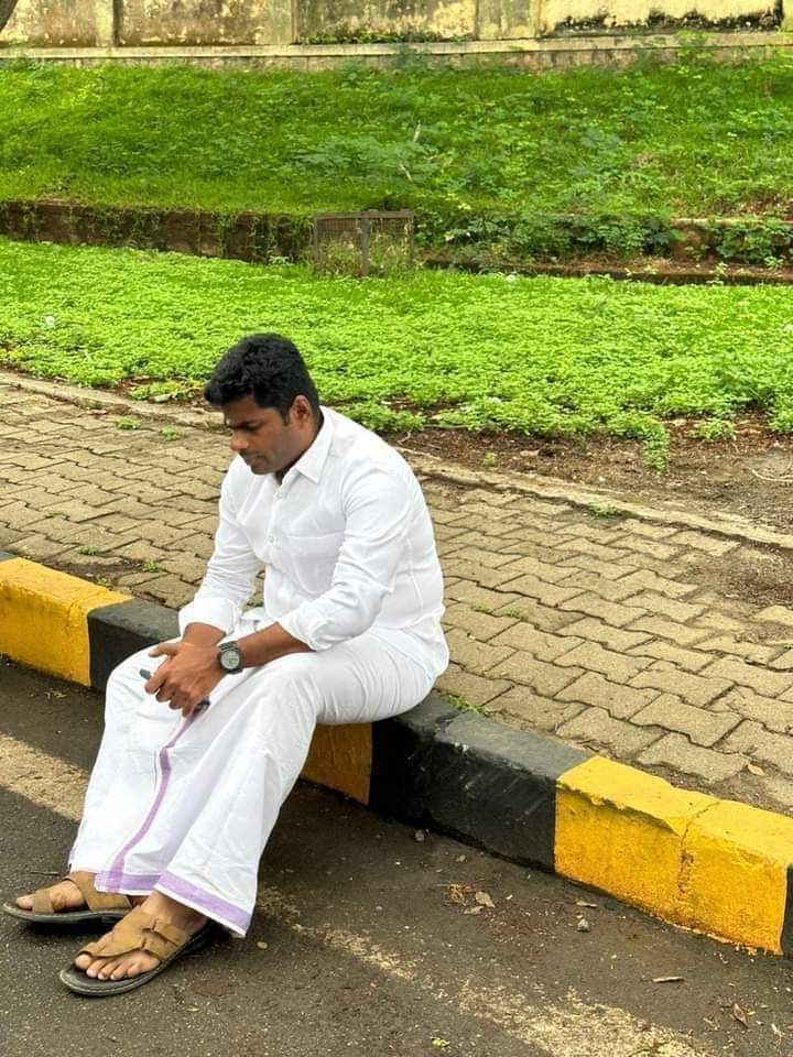 Mangalasundary's tweet photo. இந்த ஒரு மனிதனால் தான் இன்று தமிழகத்தில் பாஜக வேரூன்றியுள்ளது
அவருக்காக கட்சியில் இணைந்தவர்களே அதிகம்
நானும் அதில் ஒன்று என்று பெருமையடைகிறேன்
#அண்ணாமலை 
#Annamalai
#EnManEnMakkal 
@annamalai_k https://t.co/JRjxAOjF8P