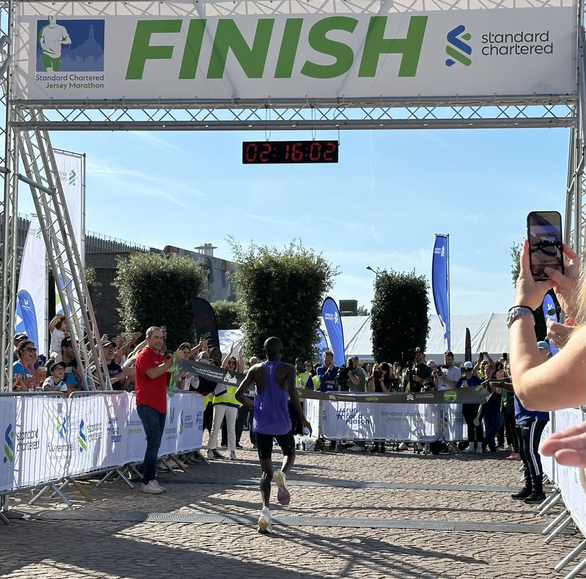 Ladies and Gentlemen your Jersey Marathon 2023 men’s winner and new record holder Nathan Kioko!! 👏👏👏👏👏👏👏👏👏👏🤯🤯🤯