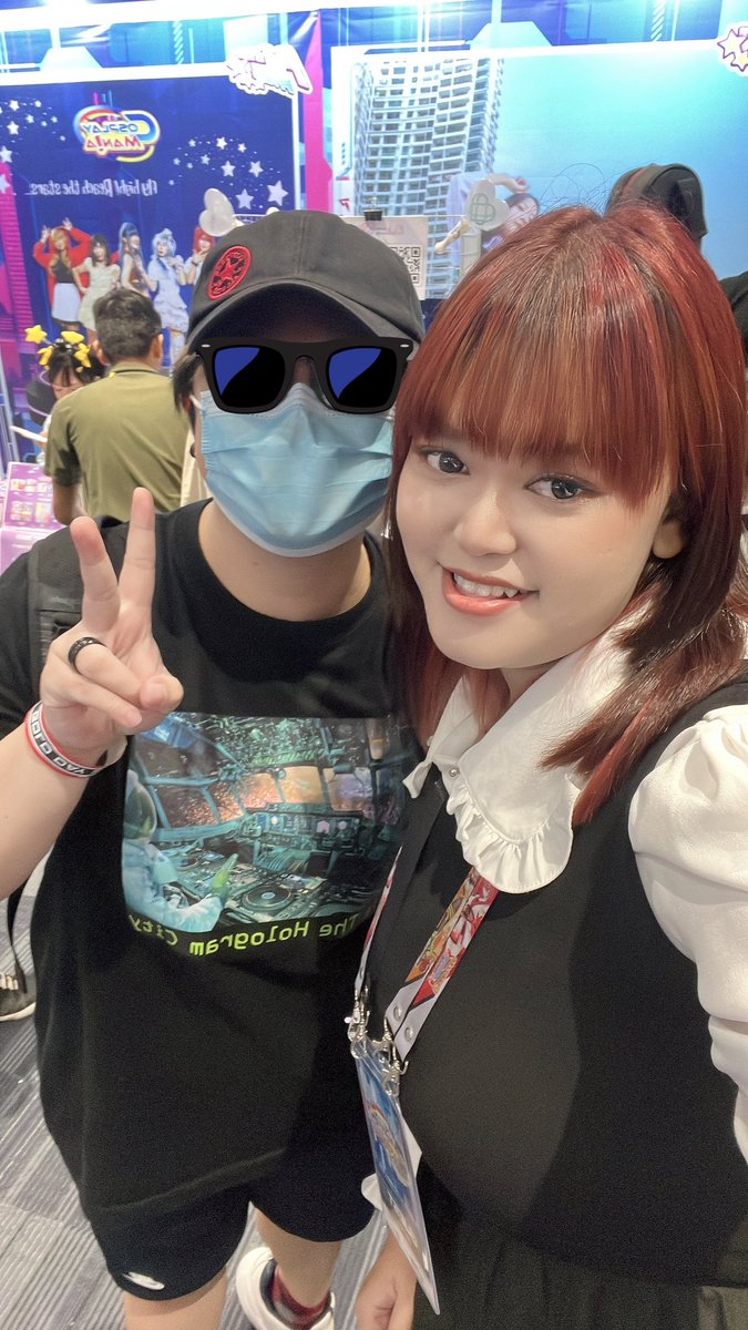 meguminmay's tweet photo. Its very random but i meet my old youtaite friends @coconutpandan and @aisatsunin 😭😭😭😭 in CosMania!! https://t.co/UPdGG4N5KK