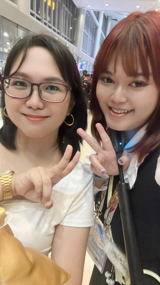 meguminmay's tweet photo. Its very random but i meet my old youtaite friends @coconutpandan and @aisatsunin 😭😭😭😭 in CosMania!! https://t.co/UPdGG4N5KK