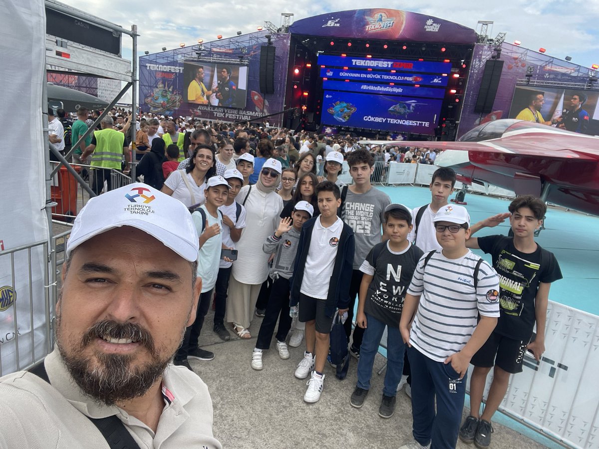 🇹🇷Bugün gökyüzünün efendileri ile TEKNOFEST’te gururlandık, öğrencilerimizle teknolojinin ve bilimin lezzetlerini yerinde tattık…🇹🇷