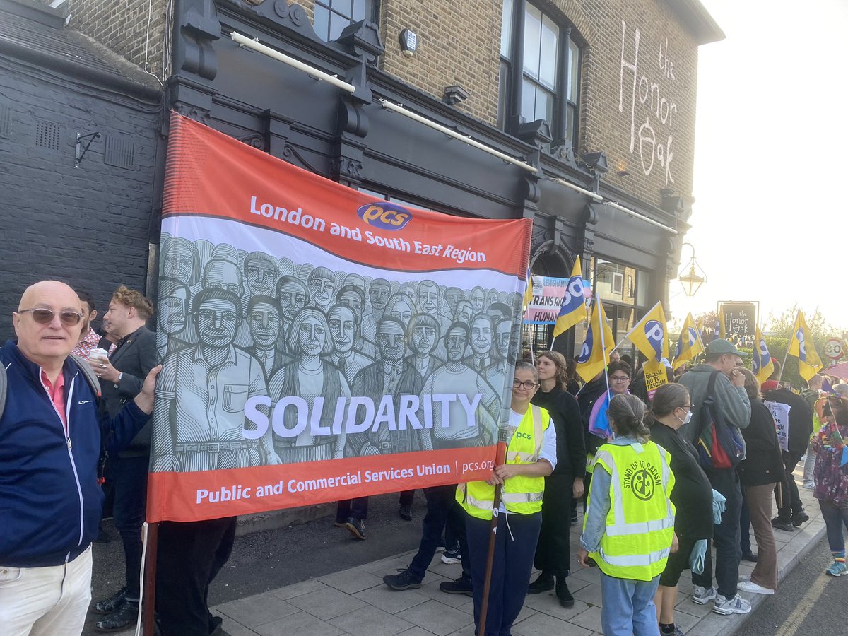 PCSLondon&SouthEast (@pcsl_se) on Twitter photo PCS London and Southeast demonstrating against the far right and fascists in Honor Oak Southeast London. PCS London and Southeast demonstrating against the far right and fascists in Honor Oak Southeast London.