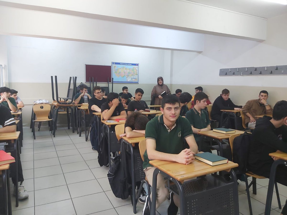 BeyogluMftlg1's tweet photo. Müftülüğümüz Uzman Vaizi Fecide USTA tarafından, ÇEDES projesi kapsamında, Güner Akın Anadolu İmam Hatip Lisesi ve Galata Anadolu İmam Hatip Lisesi öğrencilerine yönelik; “Sağlam İman İstikamete Götürür” ve “İman ve İstikamet” konularında seminerler düzenlendi. https://t.co/DDW7np13tF