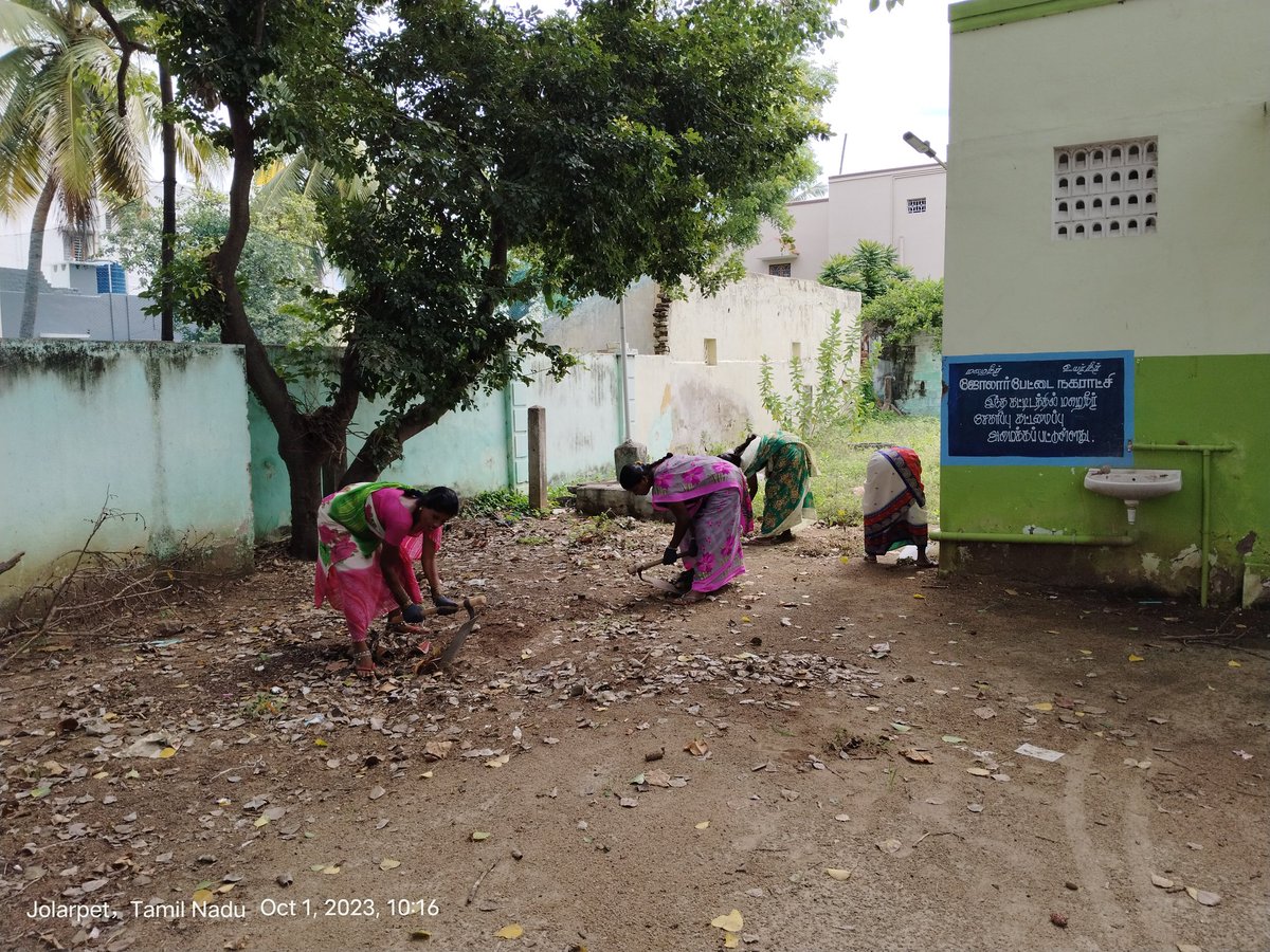 JolarpetMpt's tweet photo. Swachhata Hi Seva

"One Day One Hour for Sanitation"
Old Municipal Building was Cleaned

@MawsTamilNadu 
@MoHUA_India 
@SwachhBharatGov 
@tnmaws 
#GarbageFreeIndia https://t.co/ssKRIy988P