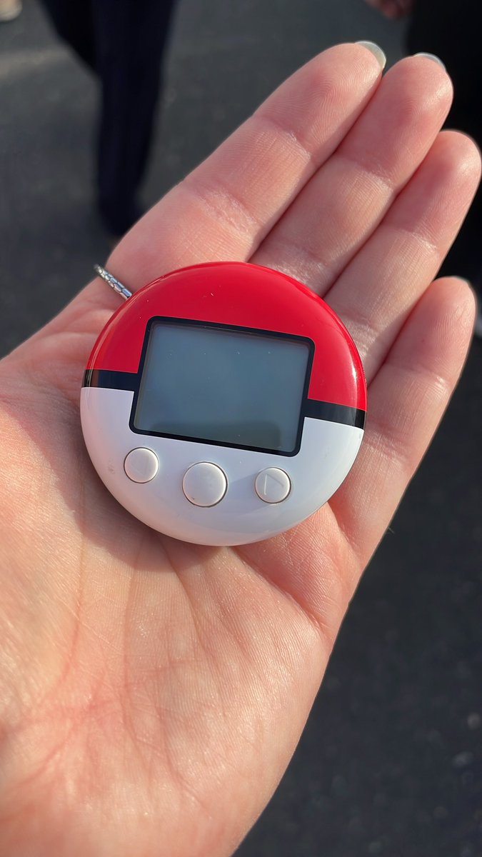 psyduckatja's tweet photo. My first pokewalker ! How much do you think it costs?
#pokewalker #pikemon https://t.co/4yTzUjBCia