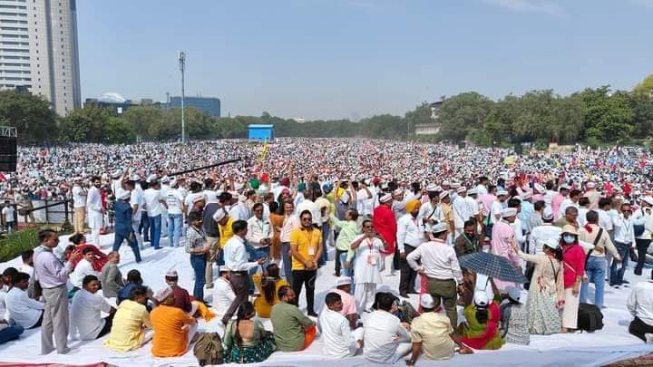 PremAwa31713819's tweet photo. यह कोई भाड़े की भीड़ नहीं यह सब अपने हक की लड़ाई लड़ रहे हैं
OPS की मांग को लेकर दिल्ली के रामलीला मैदान में कर्मचारियों का प्रदर्शन।
#PensionRally
 @Aamitabh2
@vijaykbandhu @aajtak @News18UP @ravishndtv @narendramodi https://t.co/dPD8HNdSXm