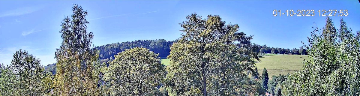 omicronCZ's tweet photo. Bleiberg jasno a modro🌞💙
🌡️16°C, vlhkost 55%, UV 1
Lehký vánek (1 Bft, SZ).
Tlak➡️. Viditelnost 57 km.

Teplota dnes v noci 4.8 °C🥴. 

Krásnou neděli z meteostanice #Tempest na Bublavě v Kruškách😊

Web:
https://t.co/zWB5C9JyCZ

#bublava #WeatherTweet #krusnehory https://t.co/dBddRZ5ec6