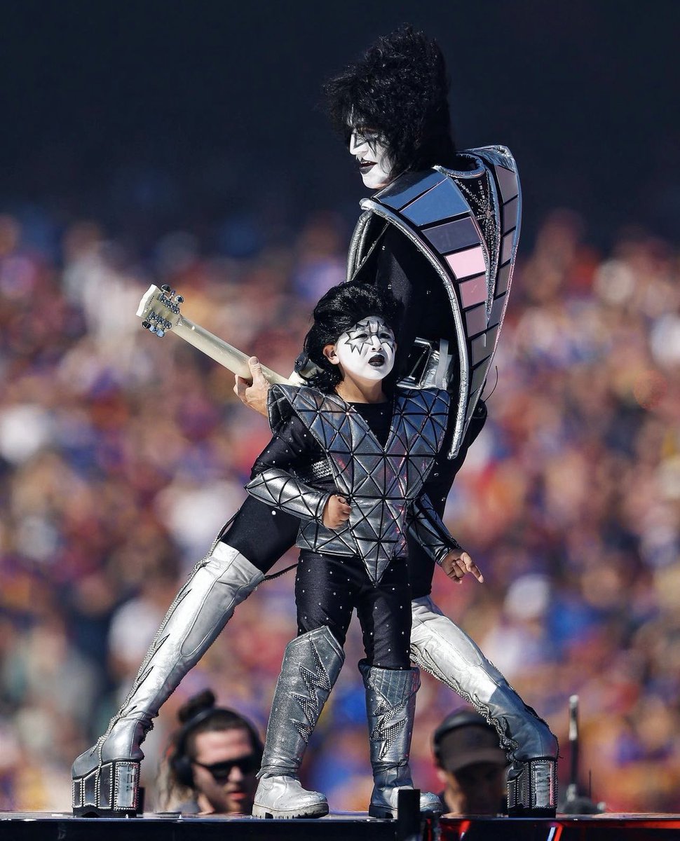 Rockin with my little friend at the ⁦<a href="/AFL/">AFL</a>⁩ Grand Final