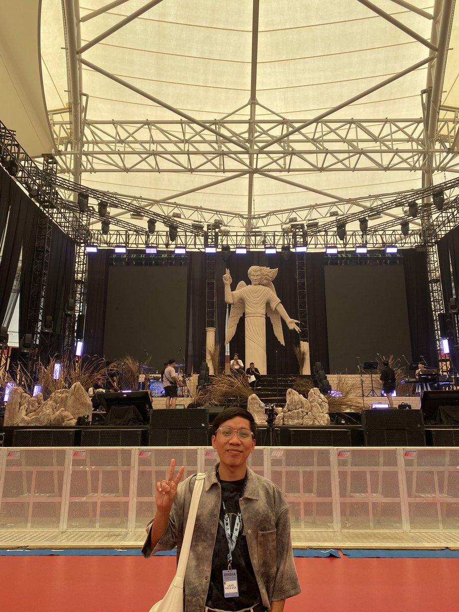 proud_AG15's tweet photo. 532km far Away from JAKARTA!
One of my reasons to keep running on my own life no matter how difficult it is!
@wordfangs
Suchh a greatt Night!!!
THANKSS FOR ONE OF MY BEST EXPERIENCE CONCERT!
@antarasuara
#LHAB https://t.co/xKfxcwKncg