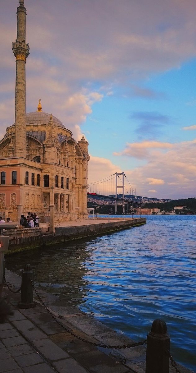 mujdecizehra's tweet photo. Seninle İstanbul sokaklarında dolaşmak istiyorum🤍 https://t.co/DGsCnJCdmz