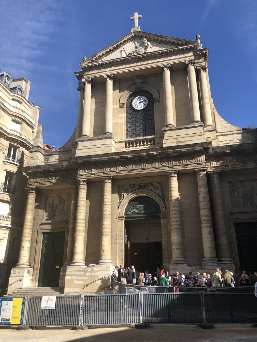 #Rentreeparoissiale ⛪️
Messe de rentrée à Saint Thomas d’Aquin à #Paris7 présidée par Mgr Jérôme Angot dans une église restaurée grâce au #budgetparticipatif de la ⁦@mairie7⁩

ℹ️ ⌛️Point sur la rénovation de la place lancée par @datirachida 🚧 : accessible👩‍🦽🧑‍🦽et + verte 🌳
