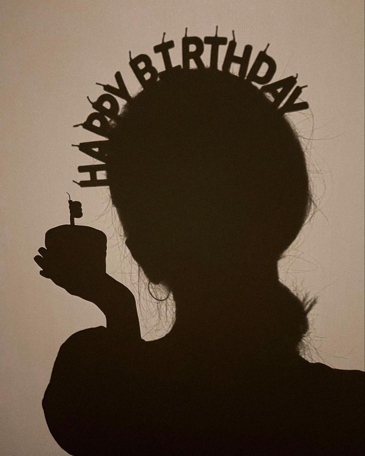 Enasb22473's tweet photo. Happy birthday to me 🎈

اليوم أتممت عاما جديدا من حياتي كبرت عامًا آخر اللهم إني استودعك بعمري خيرًا فأغفر لي ما مضي وبارك لي فيما هوا آت 
كل عام وانا إليك أقرب ياالله 🤲🏽🧡 https://t.co/lWrqZpofkQ