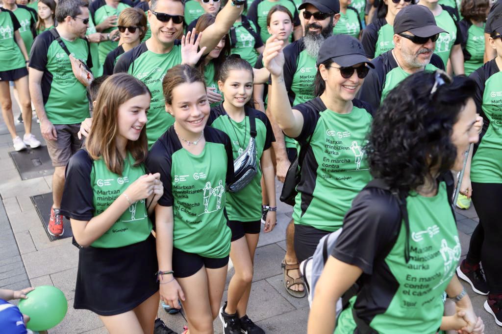 Mil gracias a las cientos y cientos de personas que hoy habéis participado en la Marcha <a href="/ContraCancerALV/">Contra el Cáncer en Álava</a> . Vuestro apoyo servirá para seguir apoyando a las personas enfermas y sus familiares a través de la investigación tan necesaria. Eskerrik asko!