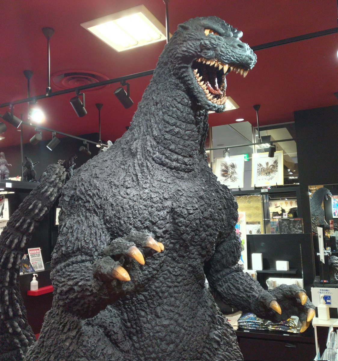 ゴジラ・ストア限定ソフビ、ゴジラ1975とチタノザウルスが発売中です