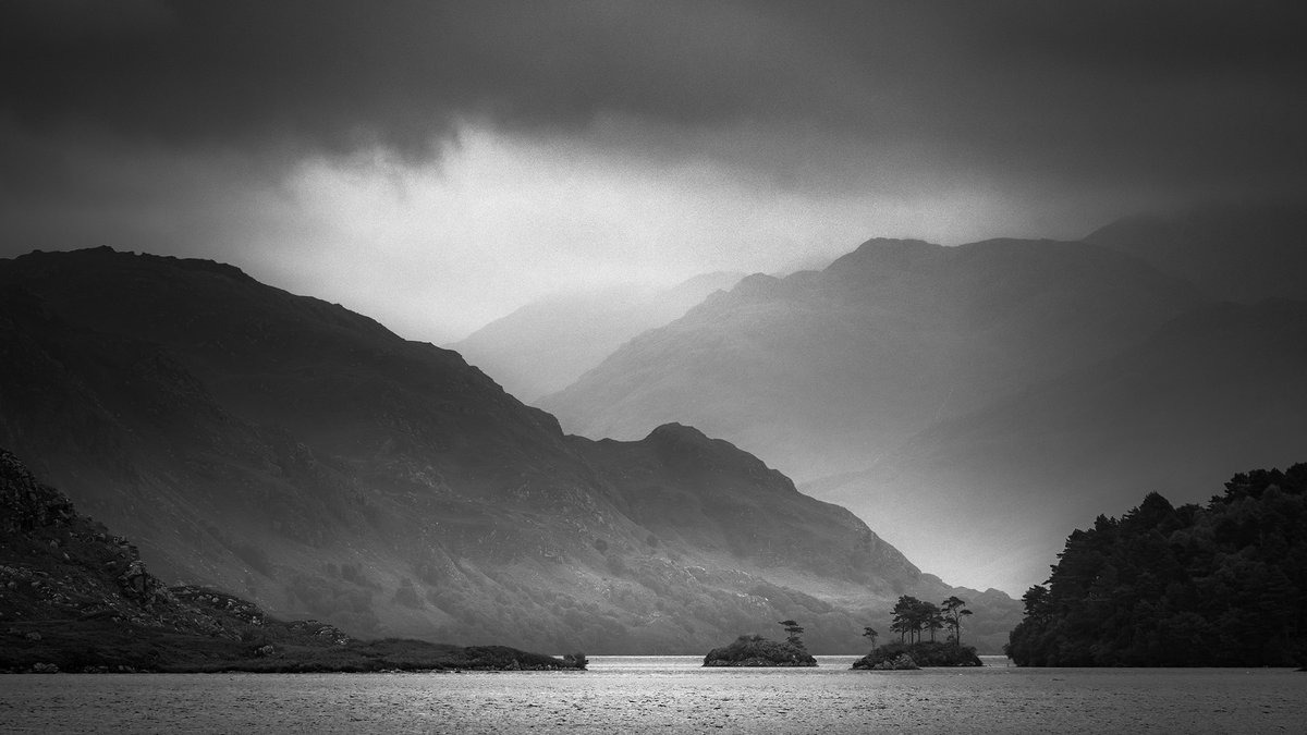 DamianShields1's tweet photo. Mountain light, Loch Morar #Lochaber #Scotland #Highlands https://t.co/ERVTYHnQjn https://t.co/ROhZdLnwOi