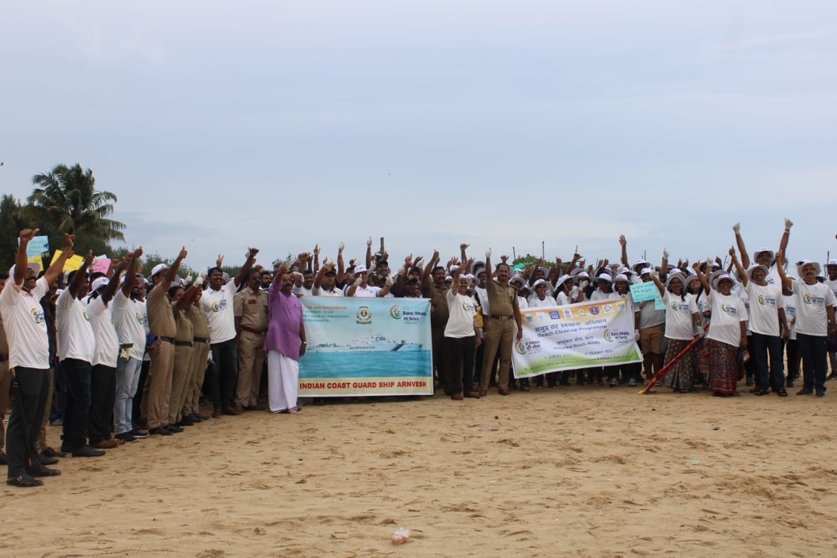 DefencePROTvm's tweet photo. #SwachhtaCampaign_3.0
#SHS2023 
#SwachhtaPakhwada3.0
@IndiaCoastGuard  Ship Arnvesh in association with MPEDA,Coastal Police Stn etc. carried cleaning up at #Arthunkal beach, #Cherthala. Over 300 participants actively participated &amp; collected 200 kg garbage. @giridhararamane https://t.co/hEE9MGzhGo