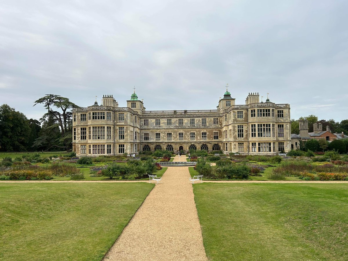 RachelWitt64's tweet photo. Lovely day out yesterday. Rosie had a super time 😊 @EnglishHeritage Audley End House and Gardens https://t.co/eIIMyFC1bJ