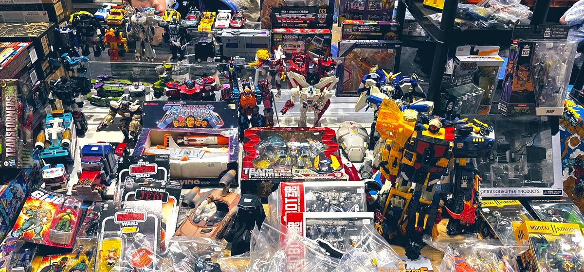 SixoTF's tweet photo. #Transformers sighted at #NECToyFair this morning https://t.co/fYdMT1pL2v