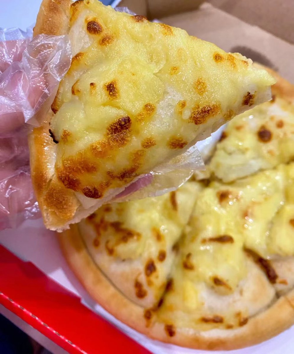 好吃的榴蓮披薩🤤
#祝大家連假快樂唷 https://t.co/XRzkjCvMnH