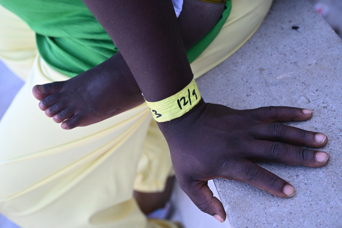 Rai Radio1 (@radio1rai) on Twitter photo 🔵Ancora respingimenti di #migranti da parte della gendarmerie francese verso il Piemonte, anche con l'uso di droni. In Valle di Susa il rifugio di Oulx è pieno. Il presidente della onlus <a href="/Rainbow4Africa/">R@inbow for Africa</a> Paolo Narcisi: "Abbiamo deciso di mettere gente a dormire anche a terra". 🔵Ancora respingimenti di #migranti da parte della gendarmerie francese verso il Piemonte, anche con l'uso di droni. In Valle di Susa il rifugio di Oulx è pieno. Il presidente della onlus <a href="/Rainbow4Africa/">R@inbow for Africa</a> Paolo Narcisi: "Abbiamo deciso di mettere gente a dormire anche a terra".