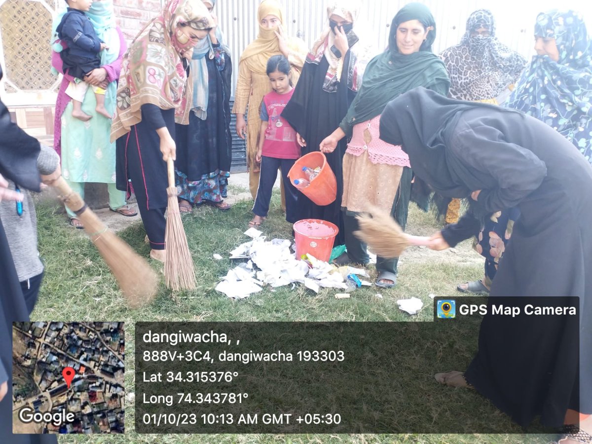 DCBaramulla's tweet photo. #ODFplusmodelJK
#SHS2023
As part of #SwachhataHiSeva
Campaign, Self Help Group (SHG) Members of JKNRLM carried out series of Swacchta drives across Baramulla District.
@PMOIndia @HMOIndia
@SwachhBharatGov
@swachhbharat
@OfficeOfLGJandK
@diprjk @DrSyedSehrish https://t.co/TY1eDYOYW2