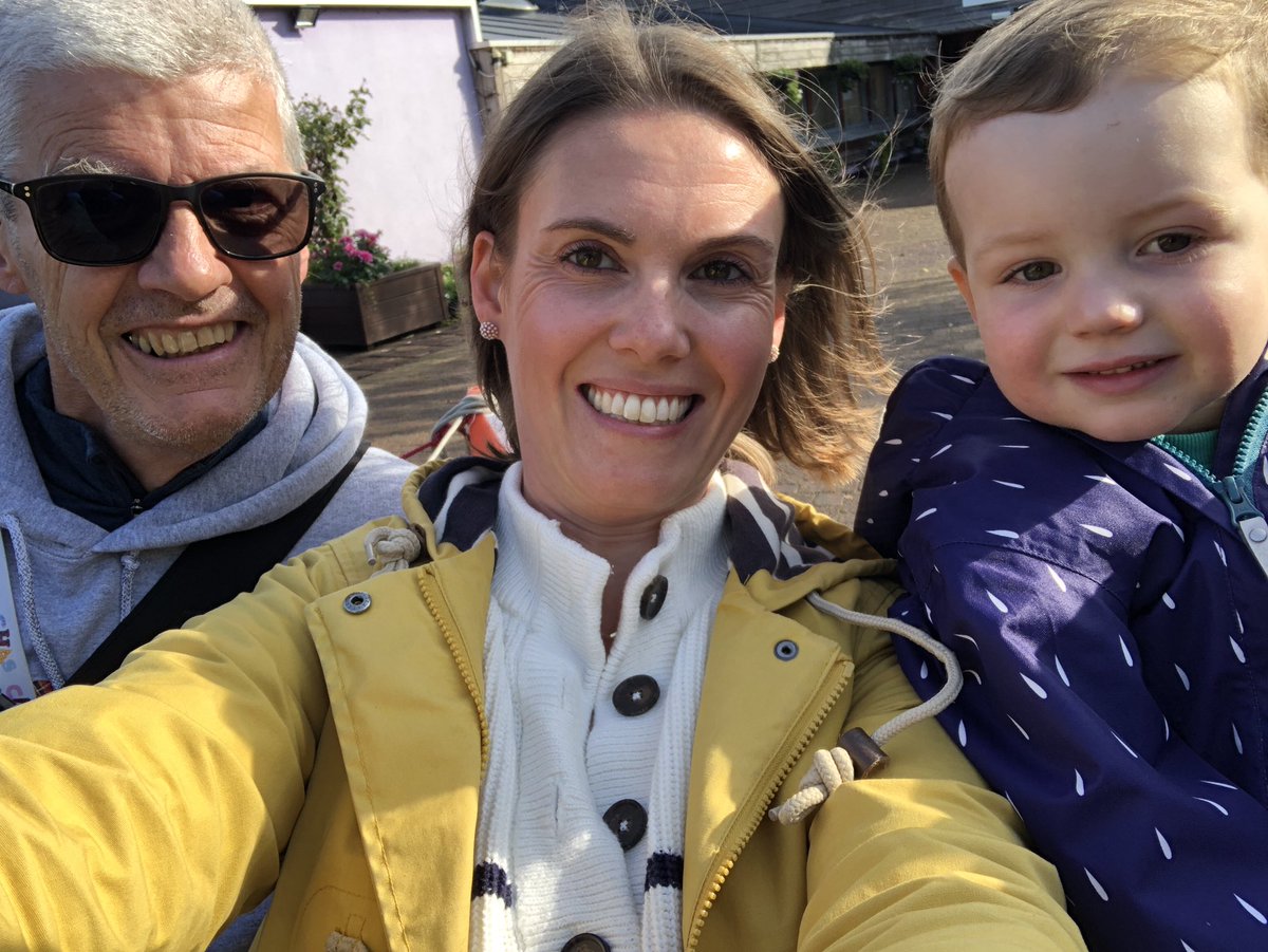 Great to spend time with @supportCHAS volunteers and my wee boy this morning at Robin House for the annual Bring a Bulb family volunteering event. Thank you Matt and Peter for helping us to plant our bulbs! Here we are in the sunshine with Matt this morning! 🌺 🌱