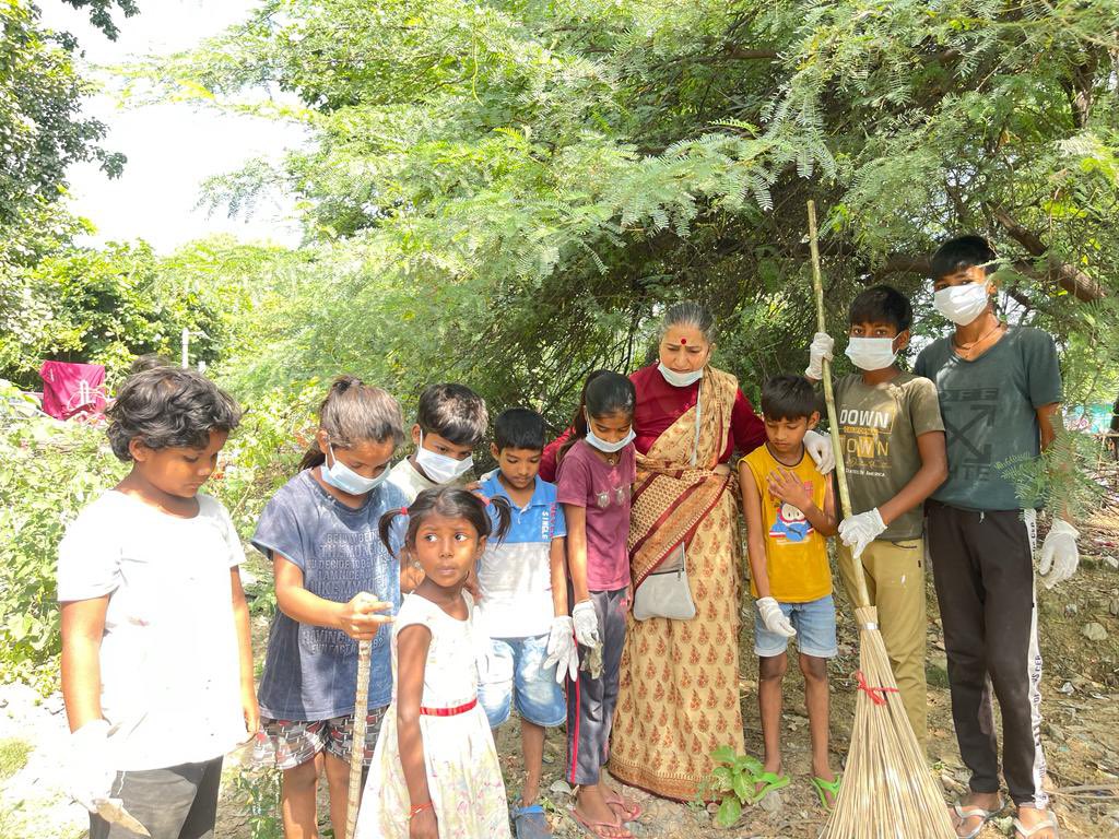 ipcollegedu's tweet photo. 🌟 IP College takes the Swacchata pledge! 🧹🌍 Excited to announce our team of children as "Swacchata Dost" 💪 Let's work together to keep our campus and surroundings clean and green. 🌱🗑️ #SwacchataPledge #CleanCampus #IPCollege #SwacchataDost https://t.co/wKxRrCa4dE