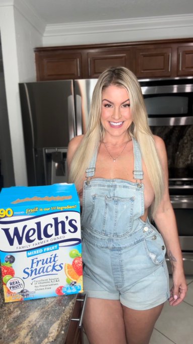 Mommy has your morning snack💦 I hope you have an amazing day&hearts;️ https://t.co/suUsb5SGfz