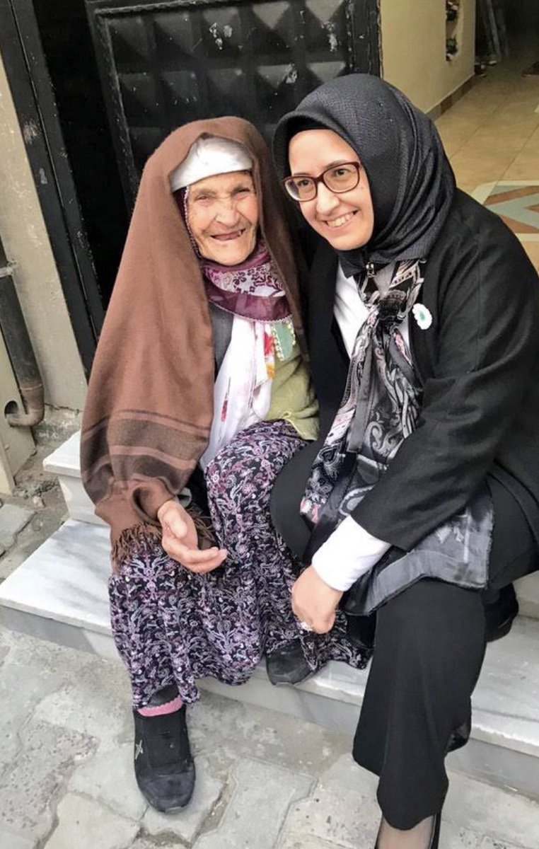 Merhametinizin, sevginizin ve fedakârlığınızın tarifi imkansızdır. Hakkınız ödenmez. 

Kalbi sevgi dolu kıymetli büyüklerimizin her daim yanındayız…

1 Ekim #DünyaYaşlılarGünü