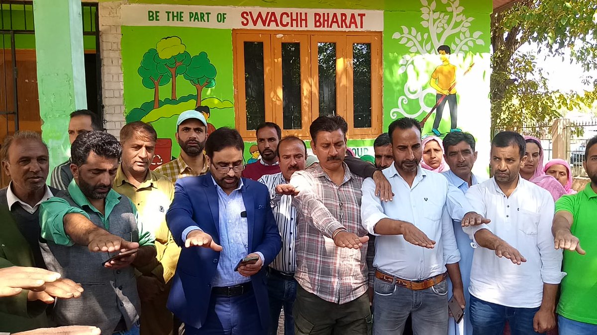 DICBaramulla's tweet photo. #ODFplusmodelJK
#SHS2023
Secretary RDD J&K,Tariq Ahmad Zargar during his extensive tour to B'la Distt launched mega cleanliness drives in various Water Bodies at Takiya Tappar Bla.
@PMOIndia @HMOIndia
@SwachhBharatGov
@OfficeOfLGJandK
@diprjk @DrSyedSehrish @rddkashmir https://t.co/iA8a4V1I5w
