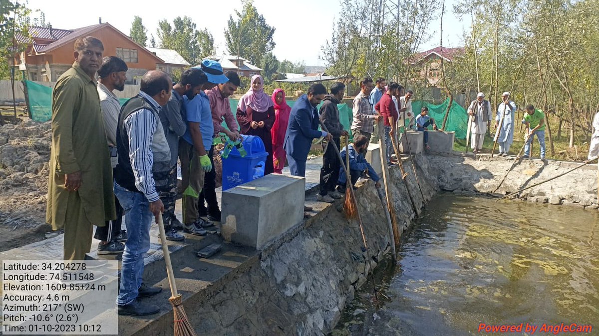 DICBaramulla's tweet photo. #ODFplusmodelJK
#SHS2023
Secretary RDD J&K,Tariq Ahmad Zargar during his extensive tour to B'la Distt launched mega cleanliness drives in various Water Bodies at Takiya Tappar Bla.
@PMOIndia @HMOIndia
@SwachhBharatGov
@OfficeOfLGJandK
@diprjk @DrSyedSehrish @rddkashmir https://t.co/iA8a4V1I5w