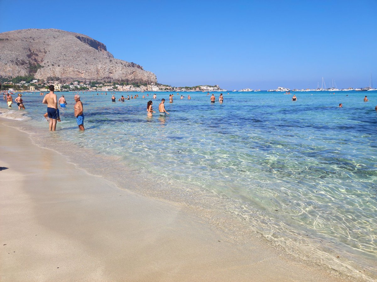 Is there a better urban beach than #Mondello in Europe?