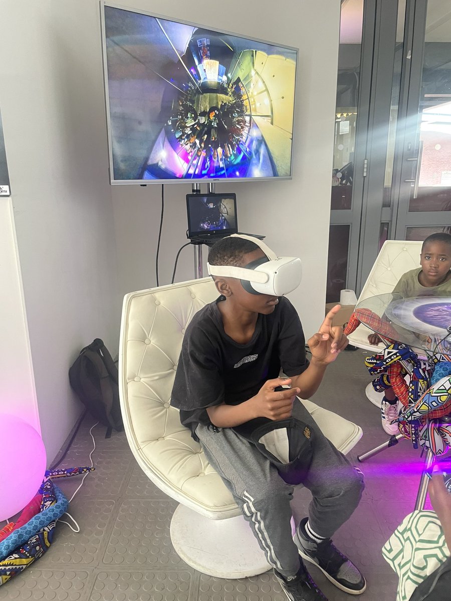 fakugesi's tweet photo. 1 October - Family & Maker Day
A special day for families with children. This is the perfect space for you to introduce your children to the future of digital creativity. From activities in animation, video games, music, & AI, to exhibitions in VR, animation. #MoreFlow @TshimologongIT