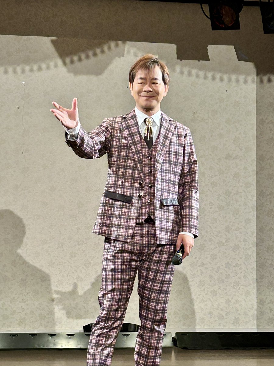 JF36QKxtf0JClst's tweet image. 第11回ワラカスLIVE行ってきました❣️

歌手の方々の素晴らしいステージで楽しい時間でした😄
そして、なんと‼️
今日のLIVEメンバー3名が10/22(日)、遊遊に再集結します‼️
是非❗️ご参加お待ちしております😃

#ワラカスLIVE
#みやま健二
#小野寺陽介
#三浦潤平