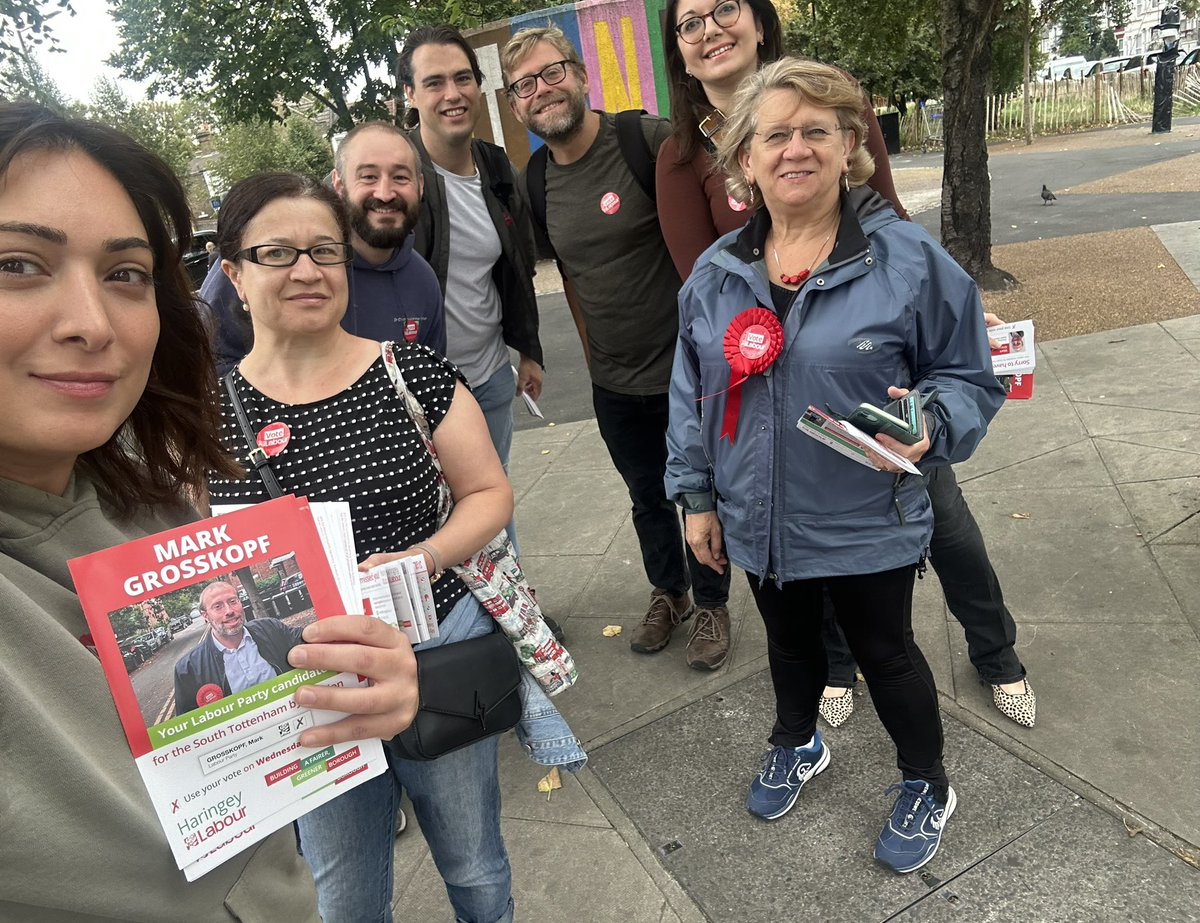 Positive response on the doorstep in South Tottenham for our candidate Mark  Grosskopf. Special thanks to our Newham Labour Cllr colleagues @Plaistovian @LGG1989 for joining us today.

Vote Labour 4th October 🌹
@HaringeyLabour