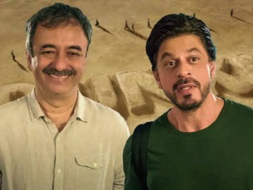 SRKian_OM's tweet photo. #RajkumarHirani &amp; #ShahRukhKhan
will NEVER EVER remake a film. They will NEVER copy scenes from other films. Abhijaat and Raju sir have enough talent and potential to turn original ideas into iconic ones. #DUNKI will be no exception. #DunkiVsSalaar

#Ugramm = #Salaar #LeoTrailer https://t.co/jE2xK9HioD