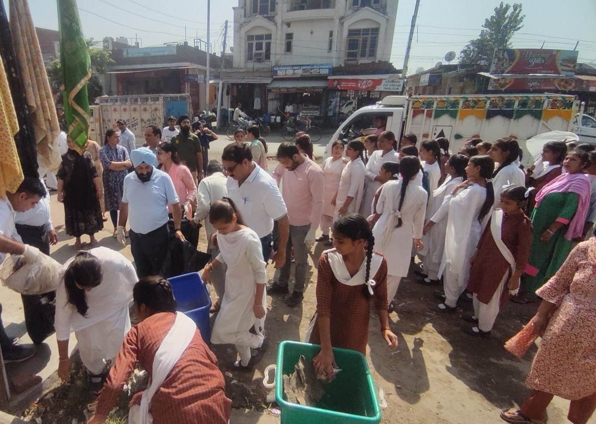 BdoMiransahib's tweet photo. The #SwachhataHiSeva movement is not just a campaign, it's a movement toward a better future for ourselves and generations to come. #BdoMiranSahib
#ODFplusmodelJK #SHS2023 #SwachhataHiSeva
#GarbageFreeIndia @swachhbharat @SwachhBharatGov @ddrsjammu https://t.co/ojwev4NOfO