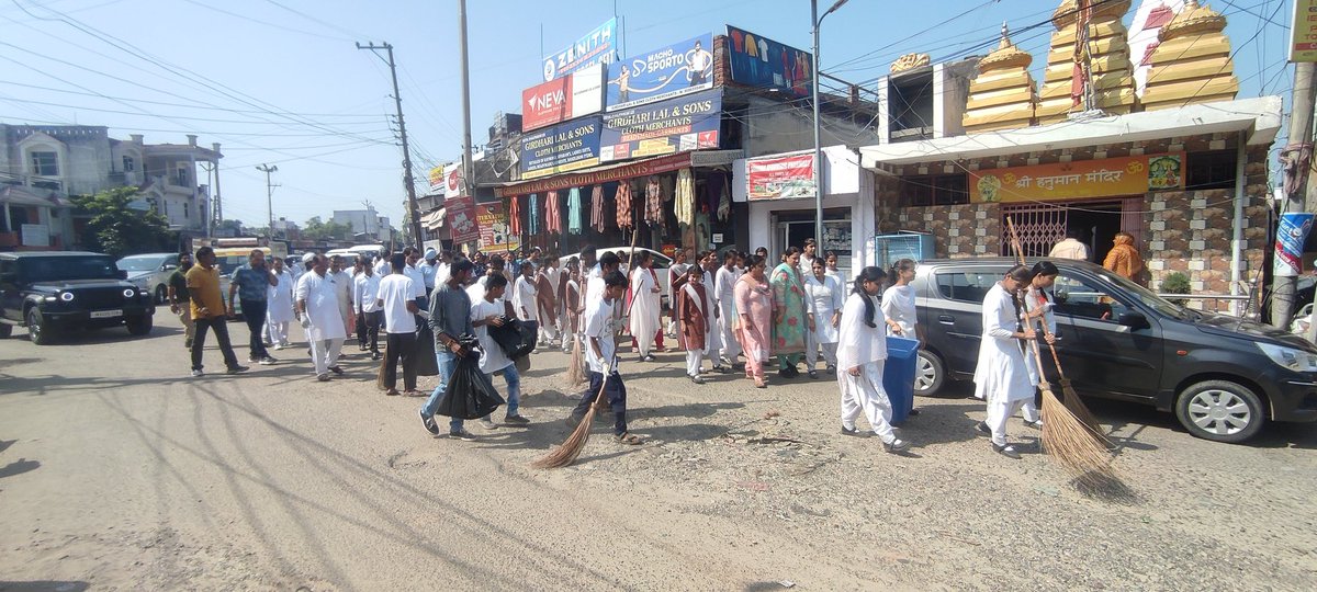 BdoMiransahib's tweet photo. The #SwachhataHiSeva movement is not just a campaign, it's a movement toward a better future for ourselves and generations to come. #BdoMiranSahib
#ODFplusmodelJK #SHS2023 #SwachhataHiSeva
#GarbageFreeIndia @swachhbharat @SwachhBharatGov @ddrsjammu https://t.co/ojwev4NOfO