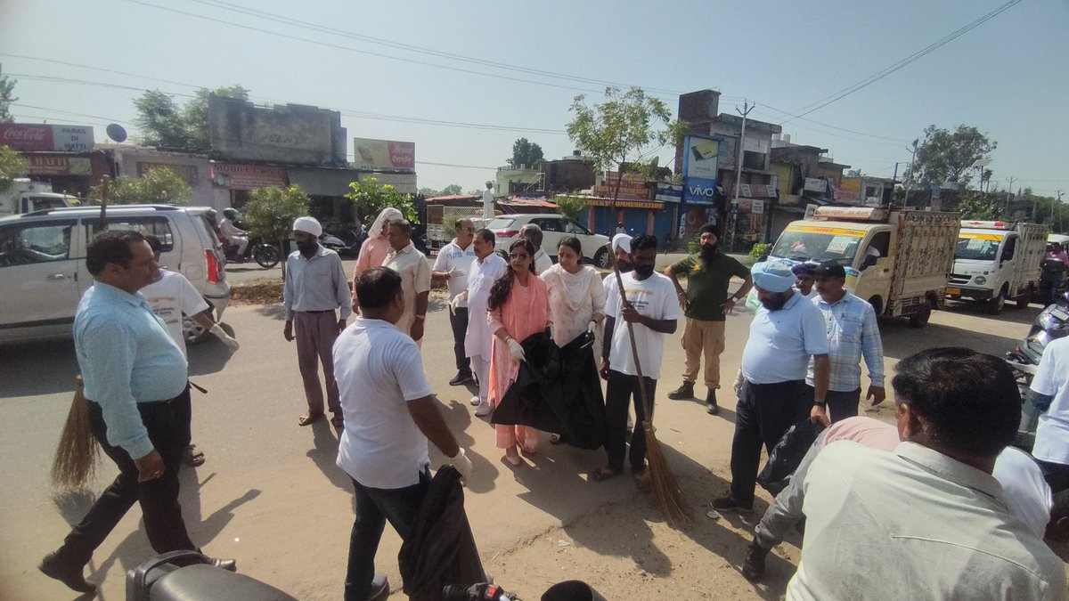 BdoMiransahib's tweet photo. The #SwachhataHiSeva movement is not just a campaign, it's a movement toward a better future for ourselves and generations to come. #BdoMiranSahib
#ODFplusmodelJK #SHS2023 #SwachhataHiSeva
#GarbageFreeIndia @swachhbharat @SwachhBharatGov @ddrsjammu https://t.co/ojwev4NOfO