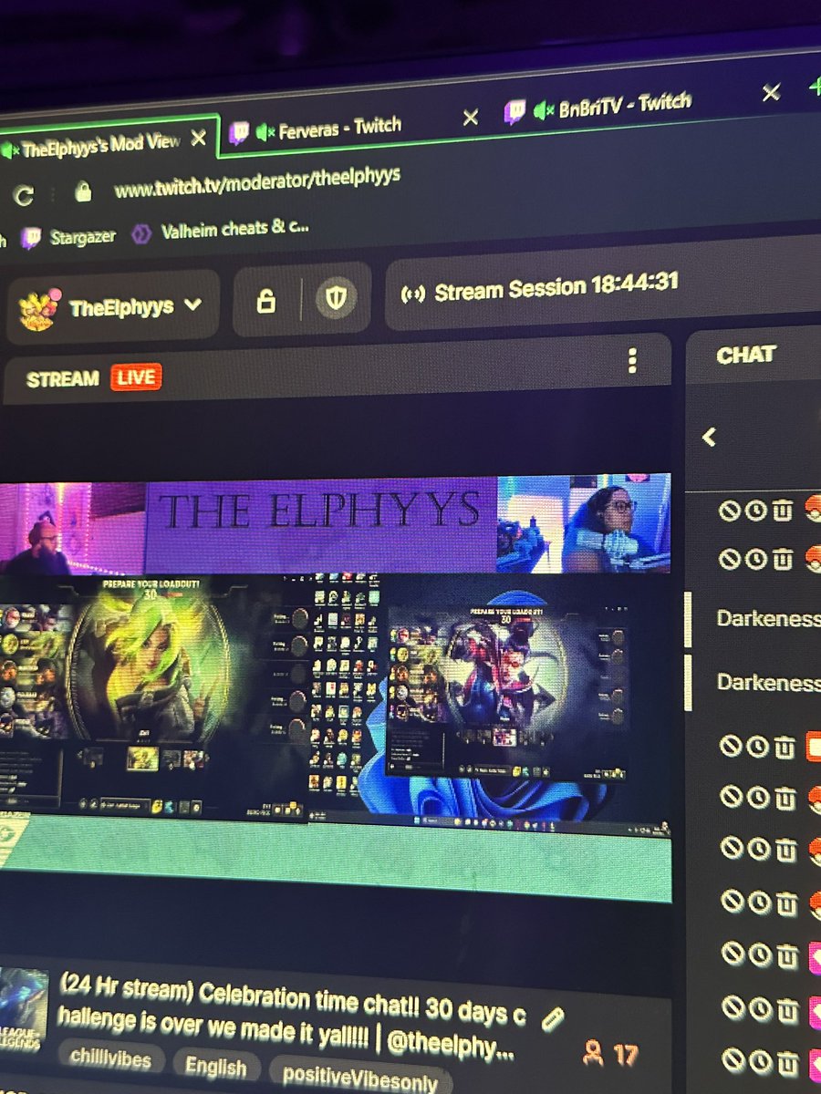 theelphyys's tweet photo. We are still out here going strong!! 5 hrs left let’s go!! Having fun with some LOL! #twitch #duostream #waketv #dualperspective #30daychallenge https://t.co/b5kazKm9Gd