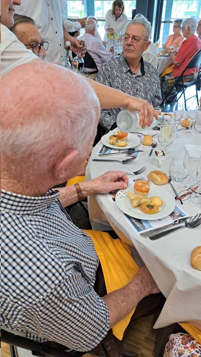 chateau_gontier's tweet image. Le traditionnel #repas des #aînés ce dimanche aux Azélines 🍽
Au menu : Convivialité,  gourmandise et animation musicale pour les #seniors de la commune déléguée d'Azé, en présence du maire Philippe Henry et de Nolwenn Guerin. #solidarite #ChateauGontier #Mayenne