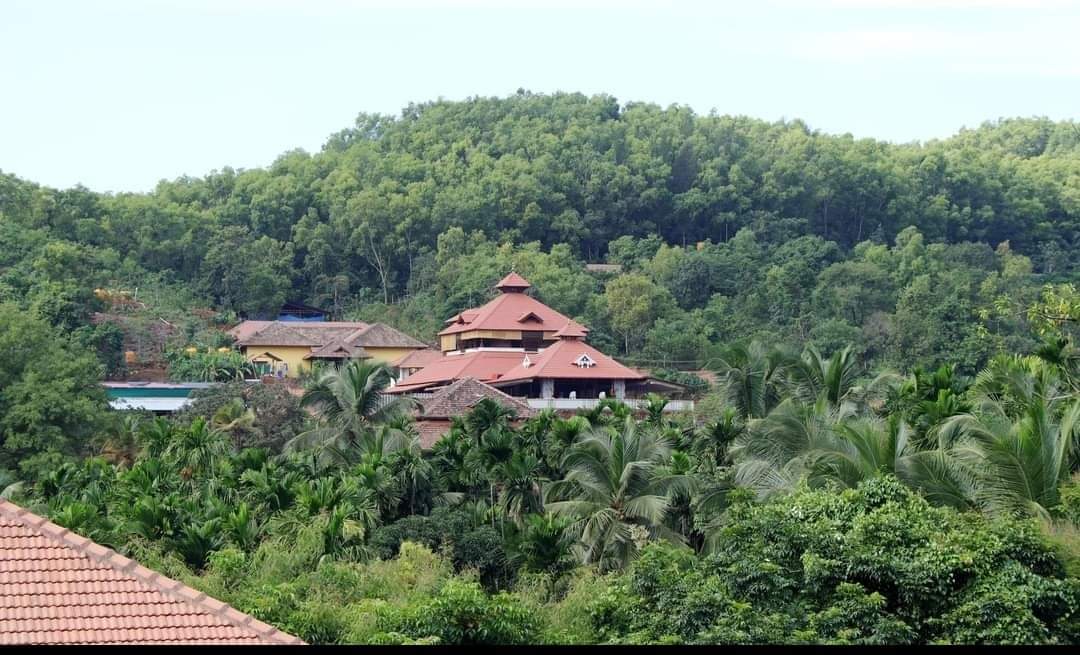 Presenting a view of #SevaSoudha, a symbol of the service of devotees, dedicated for the residence of Sri Gurudeva, at Vishnugupta VishwaVidyapeetham, Ashoke in Gokarna, renowned as Dakshina Kashi.

#ashoke
#Vishnugupta_Vishwavidyapeetha