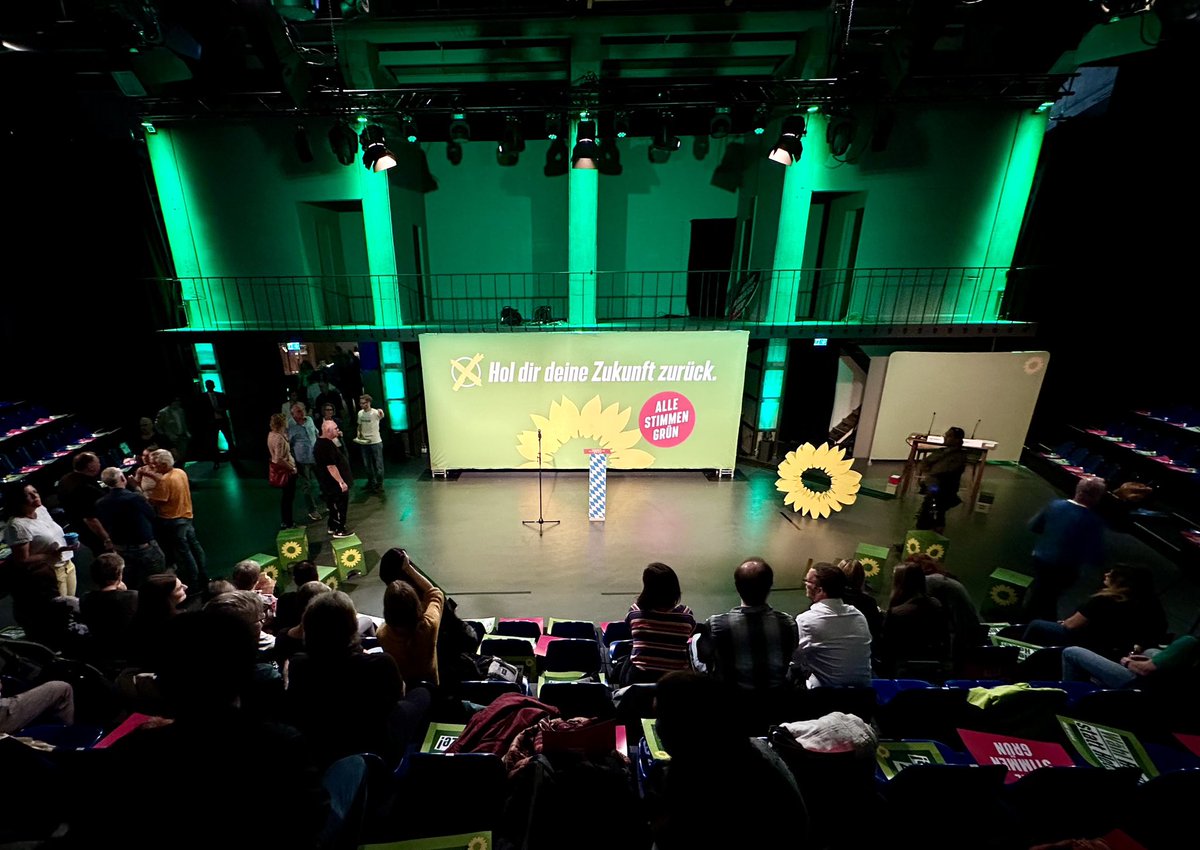 #TeamBayern #MitDir – Mach dich auf mit uns in den Wahlkampfendspurt gemeinsam mit @ABaerbock,  <a href="/nouripour/">Omid Nouripour</a>, <a href="/KathaSchulze/">Katharina Schulze</a> und <a href="/LudwigHartmann/">Ludwig Hartmann</a> - jetzt live aus München: gruene-bayern.de/termin/kpt-23/