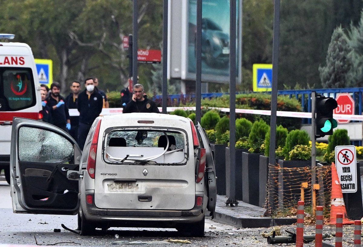 Ayhan3K's tweet photo. Allah memleketimizdeki huzuru, birliğimizi, beraberliğimizi daim eylesin. Rabbim, millete karşı her türlü alçaklığı yapanları kahru perişan eylesin.
Emniyet Genel Müdürlüğü
#Ankara #Patlama #Pazar https://t.co/rGK8vVvO87